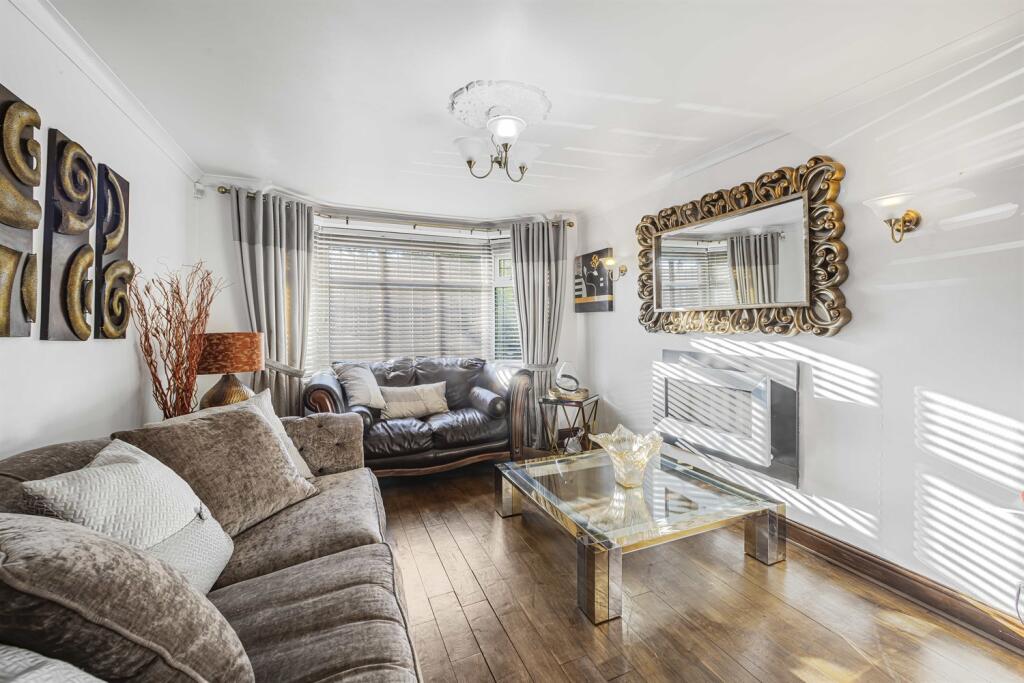 5 bedroom detached house for sale in Warburton Close, Hale Barns, Altrincham, WA15